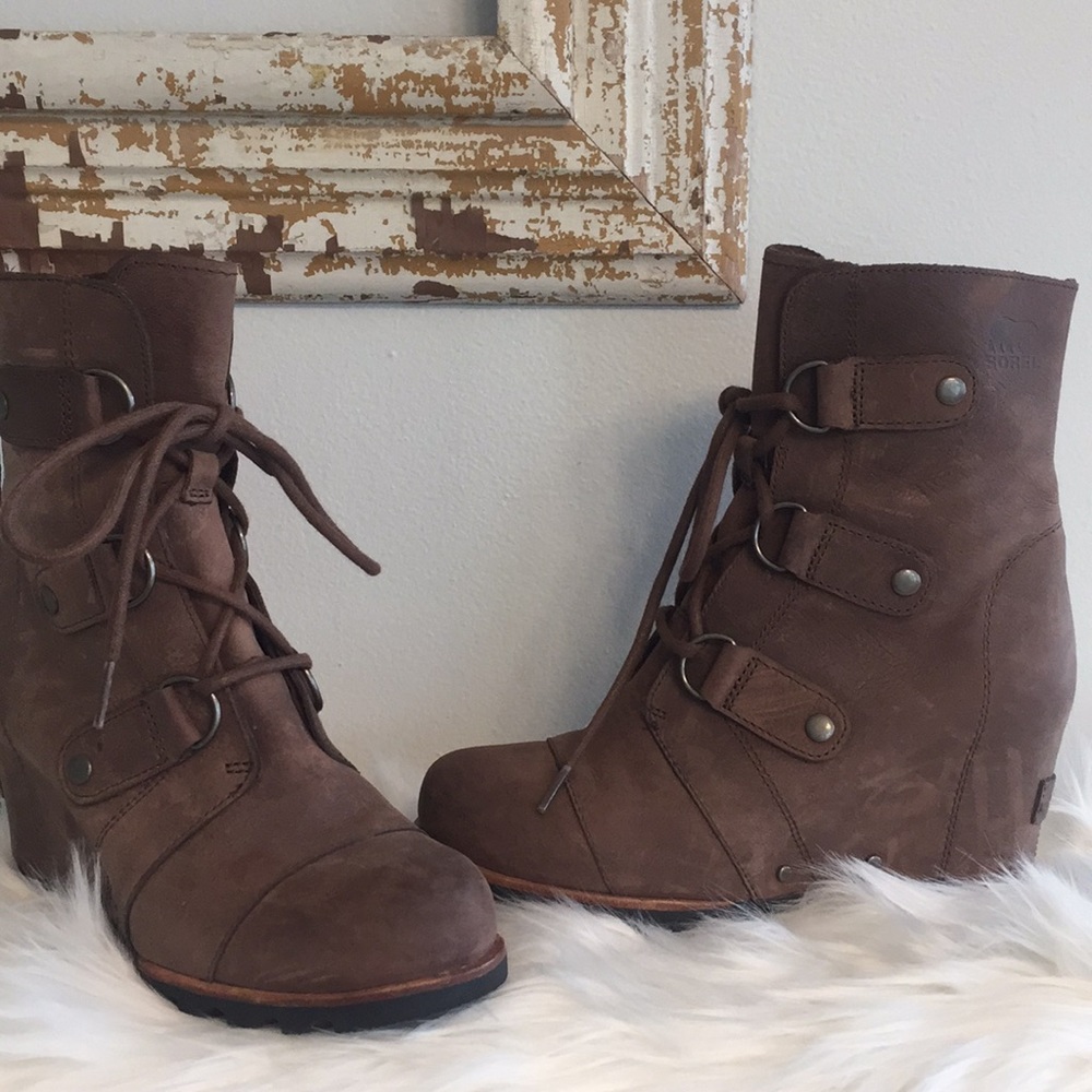SOREL JOAN OF ARCTIC wEDGE BOOT BROWN SZ 6
